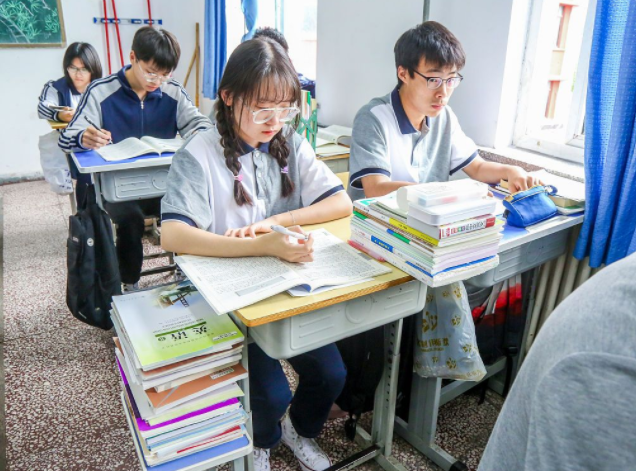 高水平校园职业安排“三组长”制围绕教