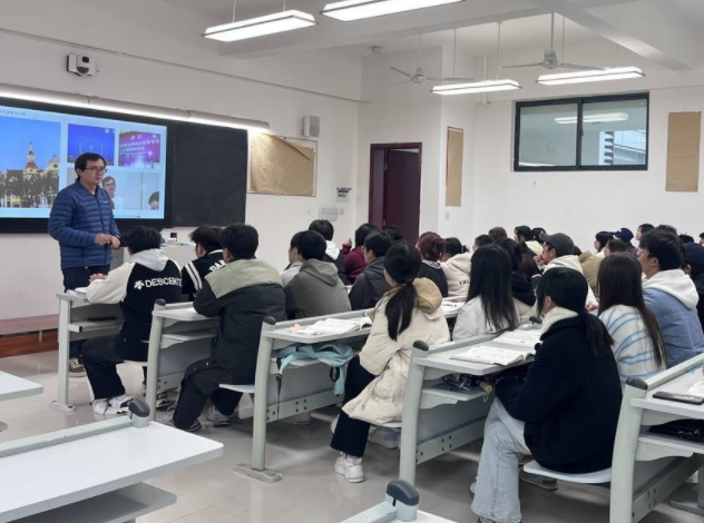 选择性必修以及选修学分独立设置了信息技能通用技能课程