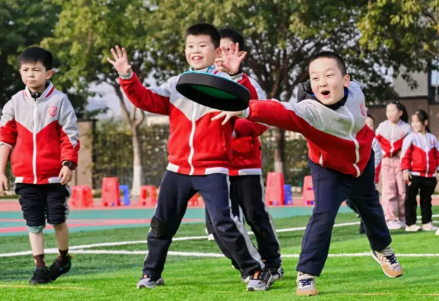 课间十五分钟不是简略地让孩子走出教室