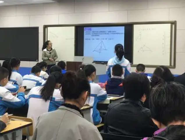 教师对扩音的刚需自然降低城乡差异反映