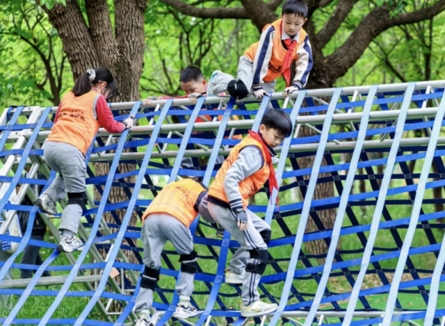 联成构建家校社企医教联体为孩子健康快